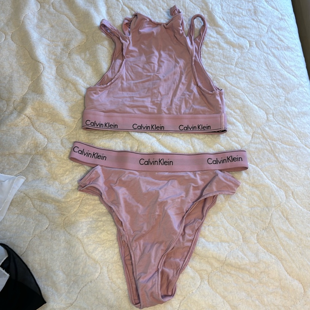 Calvin Klein set bottom large top medium